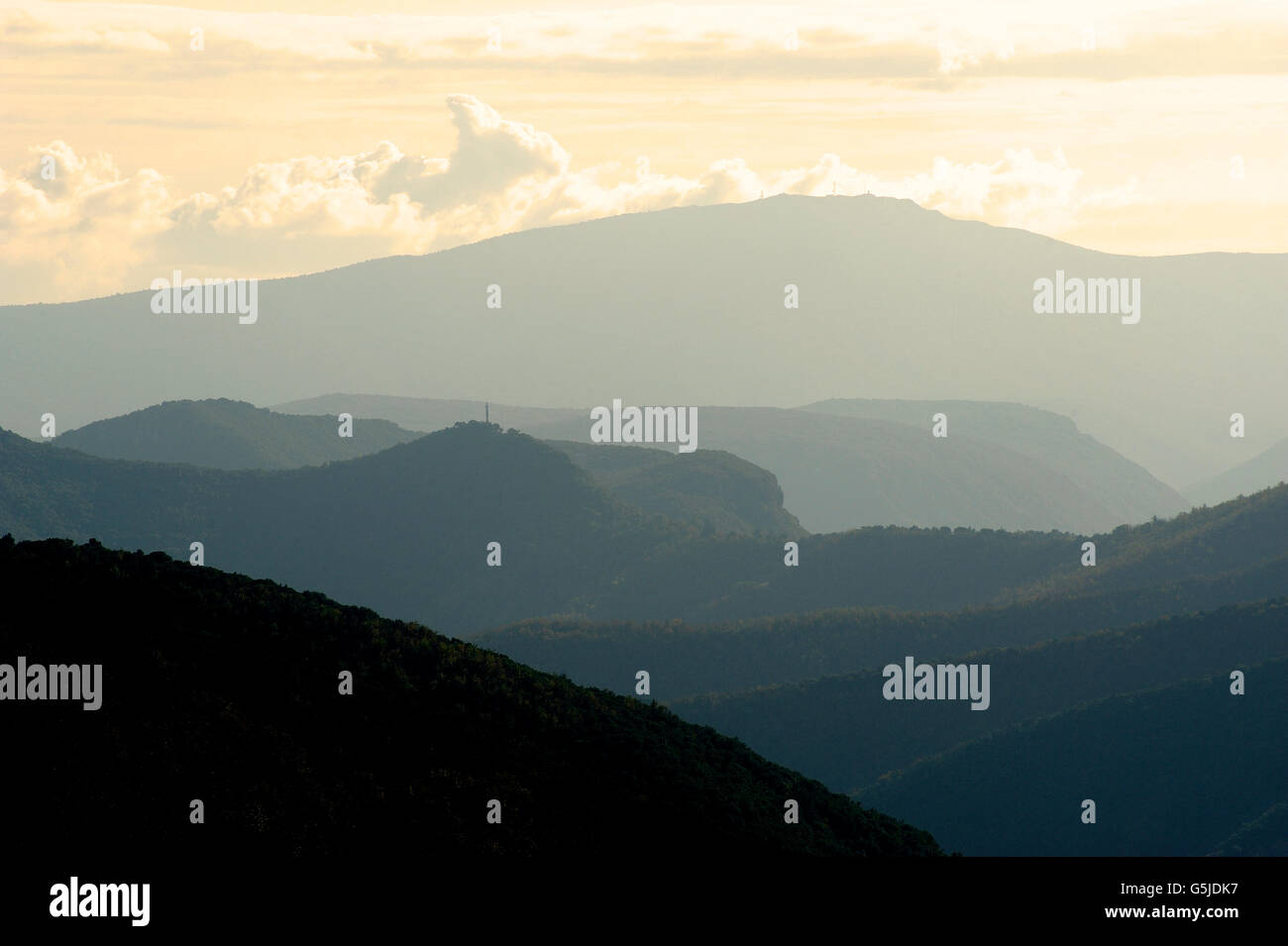 Landschaft im Herzen der französischen Cevennen-Nationalpark im vollen Herbst Stockfoto
