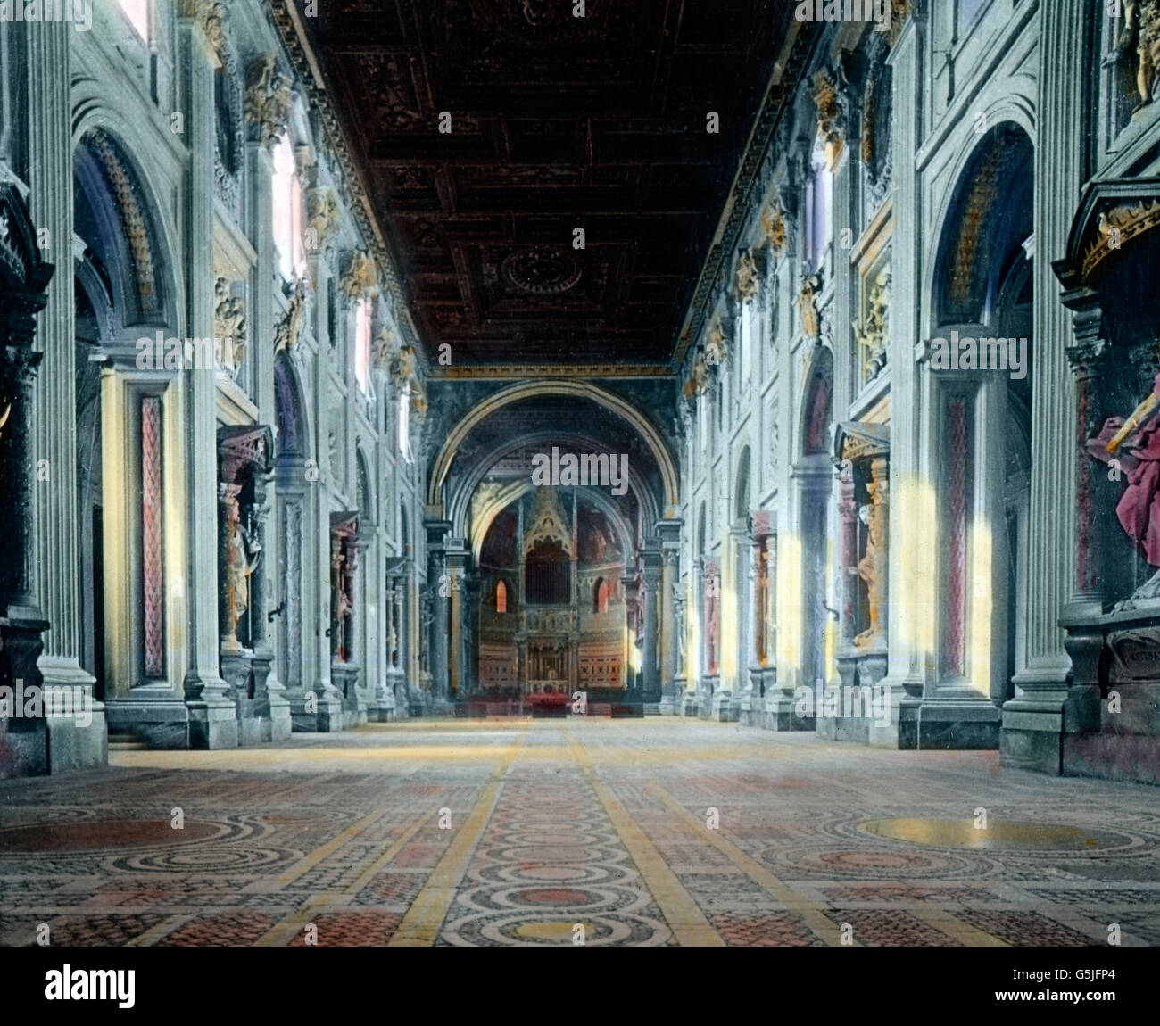 Blick in Das Innere der Laterankirche in Rom, Italien 1920er Jahre. Blick auf das Innere der Lateran-Kirche in Rom, Italien, 1920er Jahre. Stockfoto