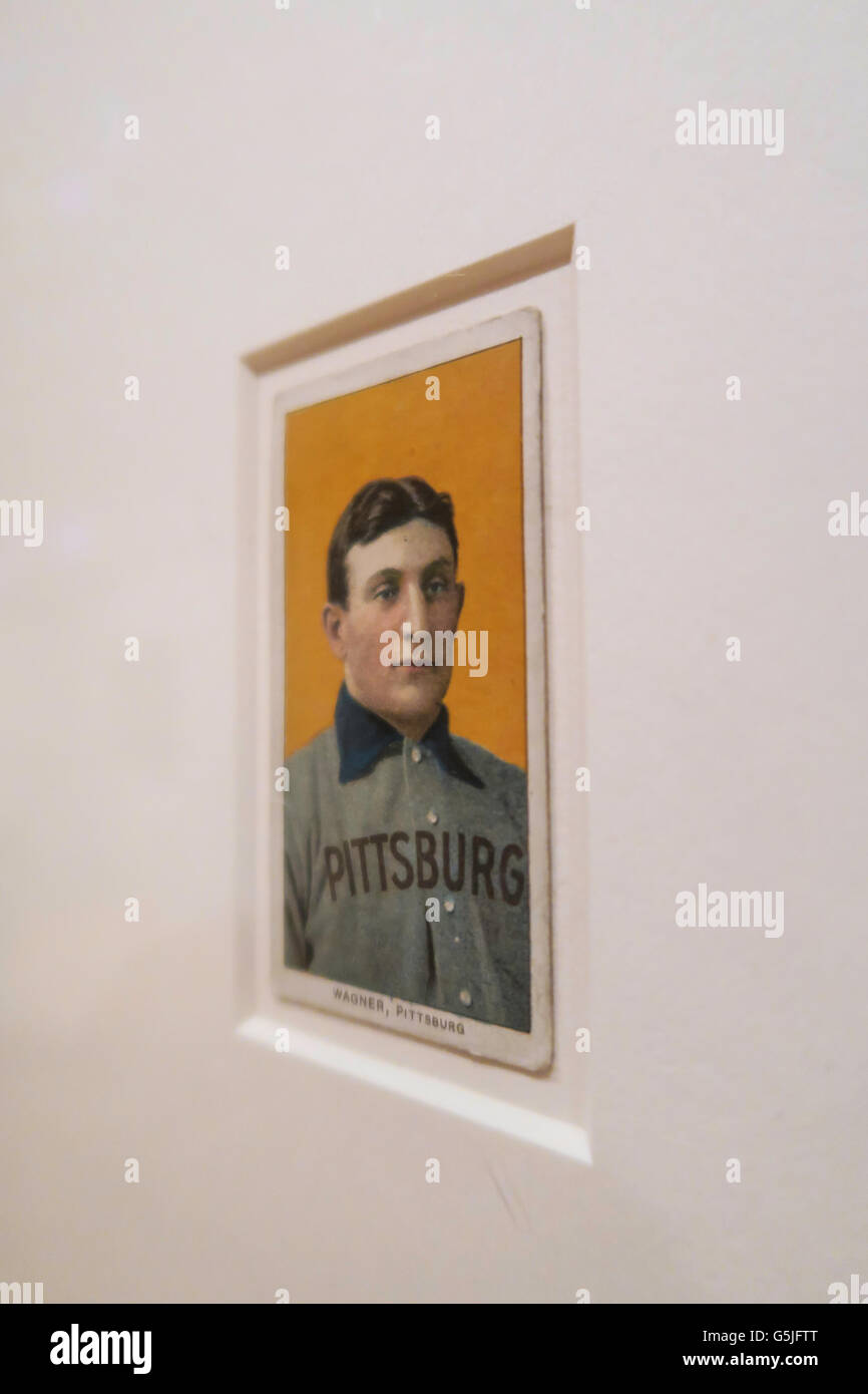 Seltene T206 Honus Wagner Baseballkarte, das Metropolitan Museum of Art in New York City, USA Stockfoto Seltene T206 Honus Wagner Baseballkarte, das Metropolitan Museum of Art in New York City, USA Stockfoto