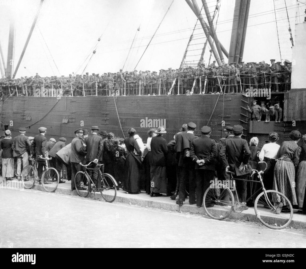 Erster Weltkrieg - Britische Armee - Transport. Britische Truppen treffen in St. Nazaire in Frankreich ein. Stockfoto