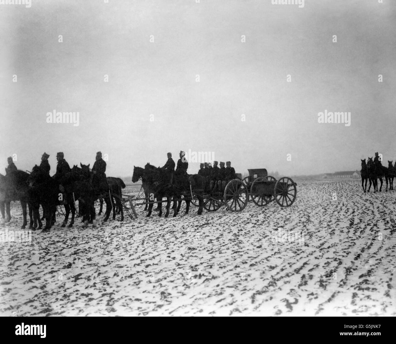 Artillerie wartet auf Befehl während der Parade. Stockfoto