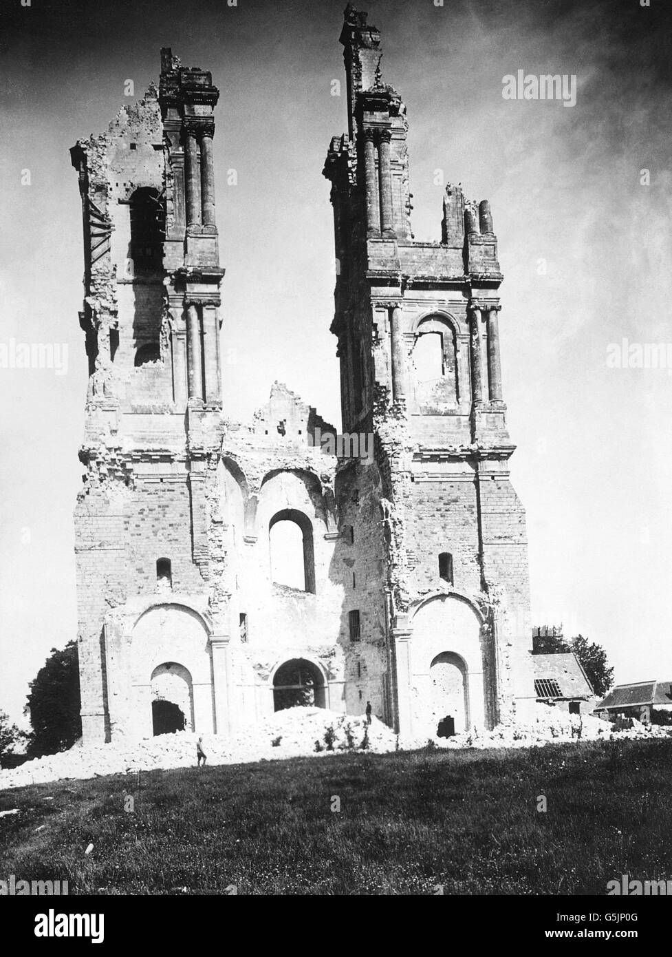 Erster Weltkrieg - Turm von Mont-Saint-Eloi - Frankreich. Der zerstörte Turm von Mont-Saint-Eloi in Frankreich. Stockfoto