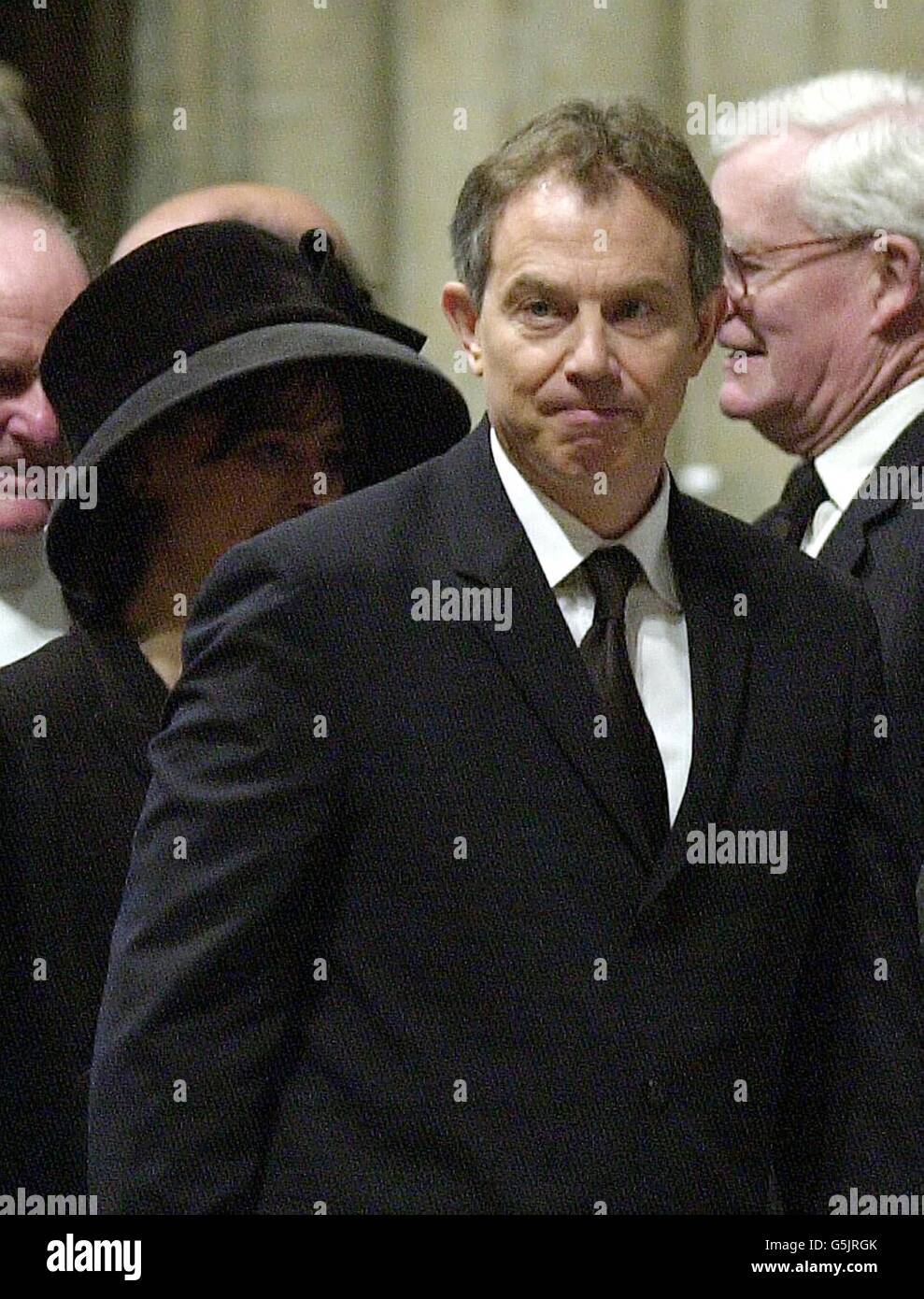 Premierminister Tony Blair kommt in Westminster Abbey in London zu einem Gedenkgottesdienst für die britischen Opfer des Terroranschlags vom 11. September in New York an. Stockfoto