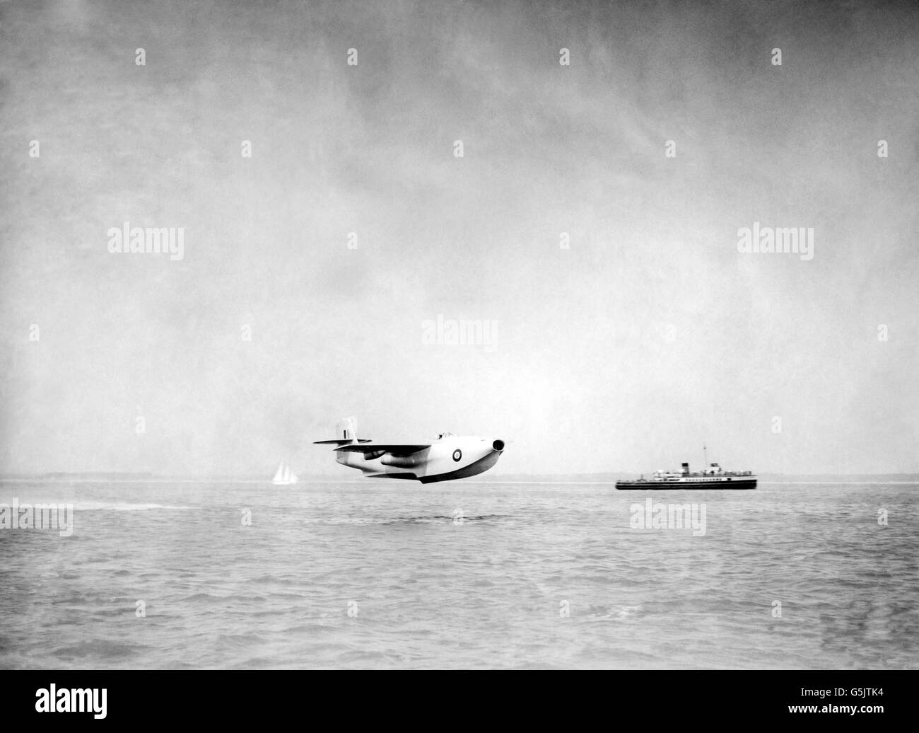 Saunders-Roe enthüllt ein Jet-Propelled-Flugboot, das erste seiner Art auf der Welt. Pilot Geoffrey Tyson getestet das Handwerk, das ist einer von drei Prototypen für das Ministerium für Versorgung gebaut. Stockfoto