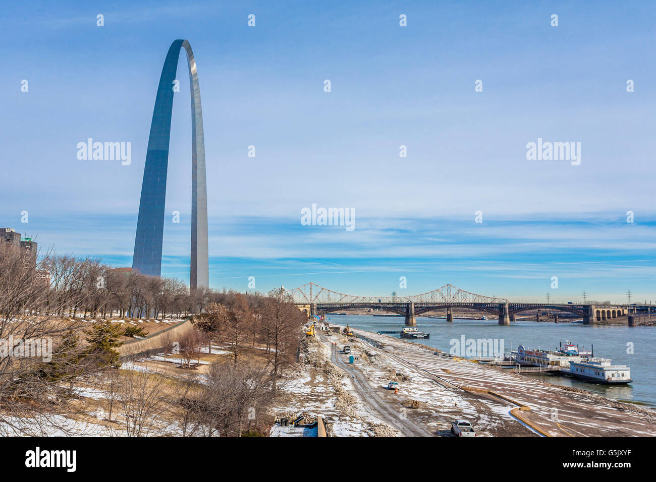 Bauprojekt entlang dem Mississippi Fluß am Gateway Arch-Denkmal in der Innenstadt von St. Louis, Missouri Stockfoto