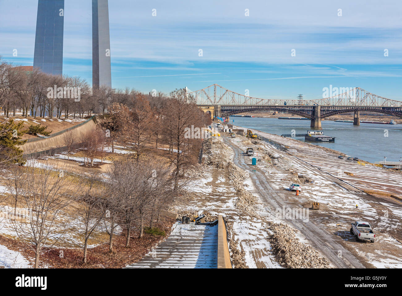 Bauprojekt entlang dem Mississippi Fluß am Gateway Arch-Denkmal in der Innenstadt von St. Louis, Missouri Stockfoto