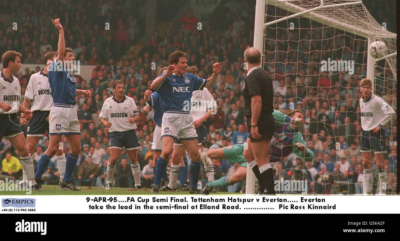 9-APR-95. FA Cup Halbfinale. Tottenham Hotspur / Everton. Everton nimmt die Führung im Halbfinale an der Elland Road ein Stockfoto