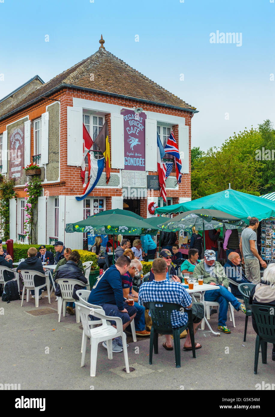 Pegasus Bridge Café, Benouville, Normandie, Frankreich - Das erste Haus am D-Day, 6. Juni 1944, befreit zu werden. Stockfoto