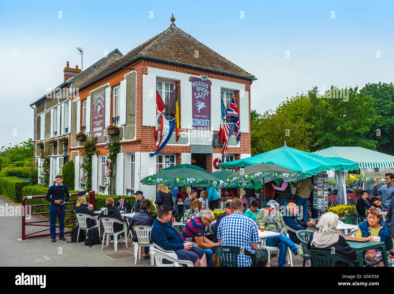Pegasus Bridge Café, Benouville, Normandie, Frankreich - Das erste Haus am D-Day, 6. Juni 1944, befreit zu werden. Stockfoto