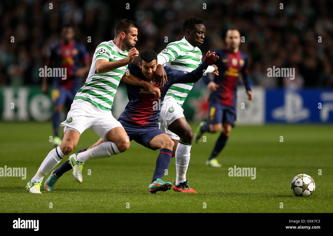 Fußball - UEFA Champions League - Gruppe G - Celtic gegen Barcelona - Celtic Park. Victor Wanyama von Celtic (rechts) und Joe Ledley in Aktion mit Pedro Rodriguez von Barcelona Stockfoto