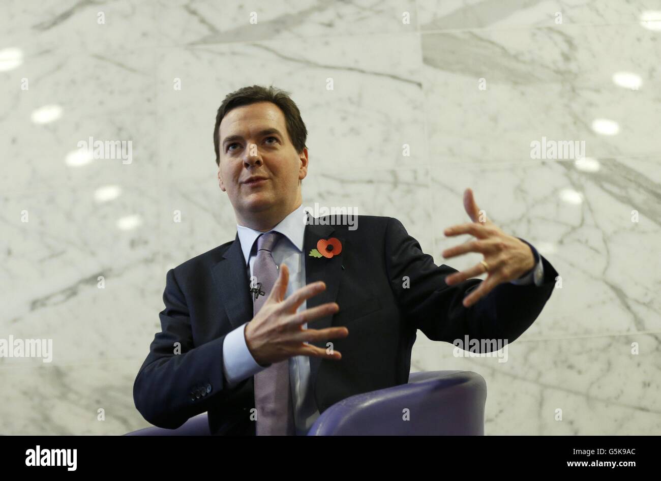 Schatzkanzler George Osborne hält eine Rede über Wissenschaft, Technologie und Wachstum in der Royal Society in London. Stockfoto