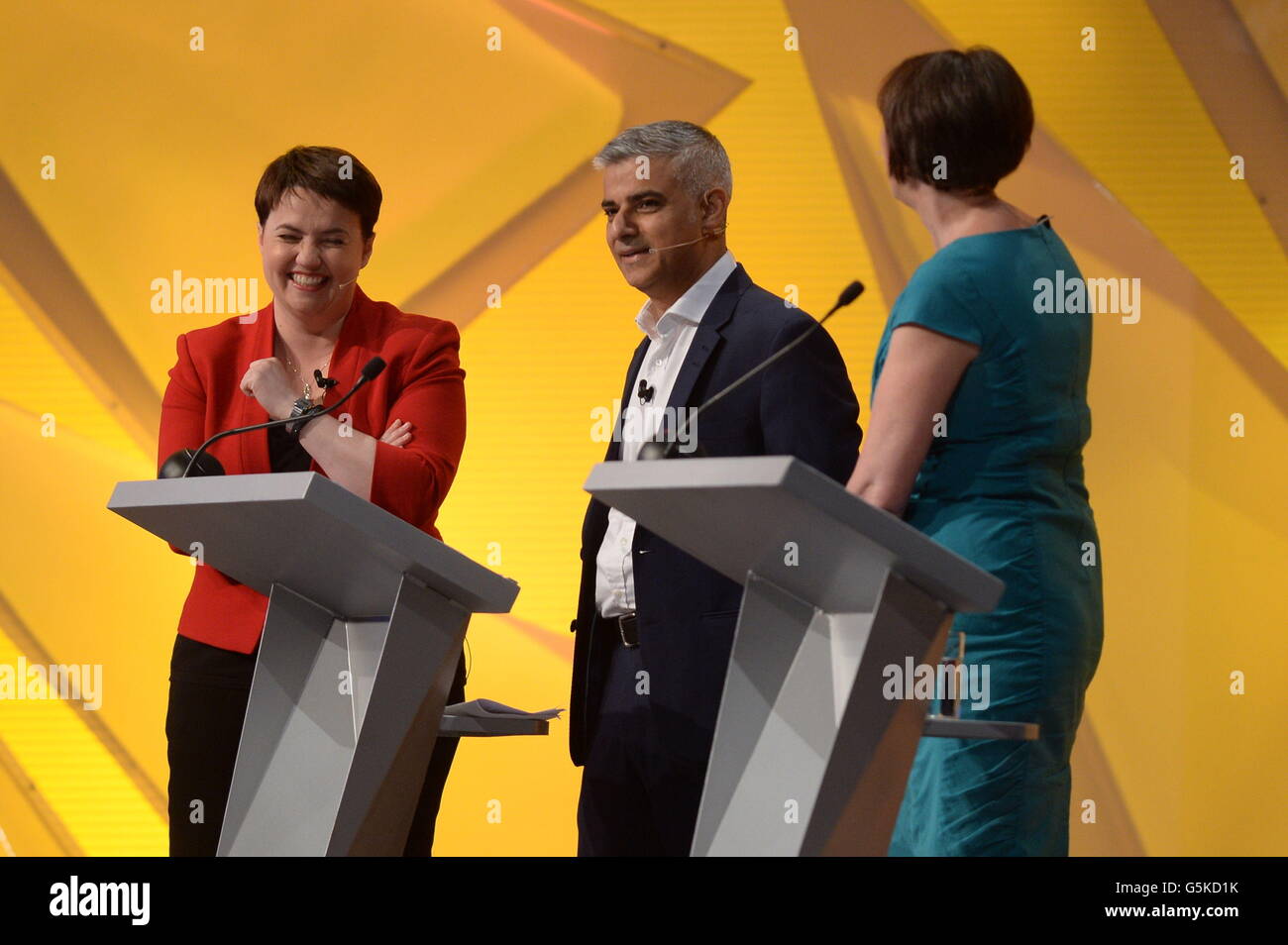 Schottische konservative Führer Ruth Davidson (links) und Bürgermeister von London Sadiq Khan (Mitte) während der großen Debatte auf BBC One, über das EU-Referendum. Stockfoto