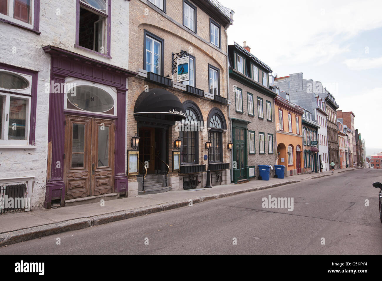 QUEBEC Stadt - 24. Mai 2016: Rue Saint Ursule in old Quebec City ist gesäumt von historischen Gebäuden, die jetzt als Hotel dienen Stockfoto