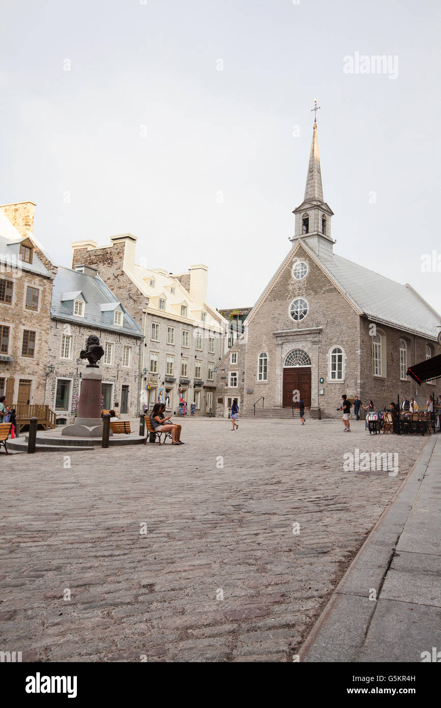 QUEBEC Stadt - 24. Mai 2016: Place Royale im unteren old Quebec City, zieht viele Touristen an seine hübsche Geschäfte. Stockfoto