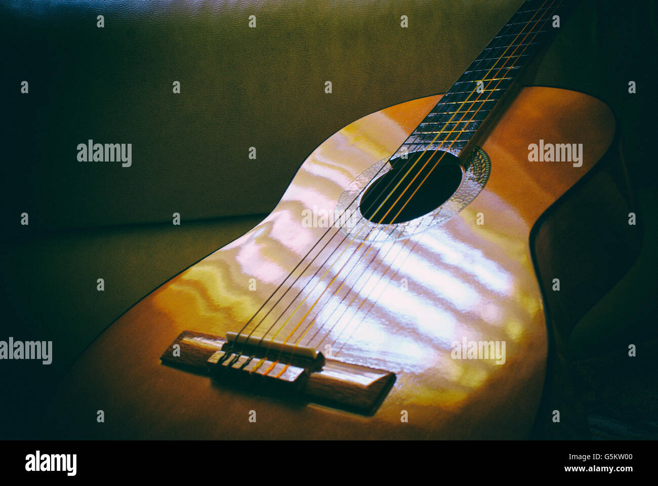 Foto von einer akustischen Gitarre Stockfoto