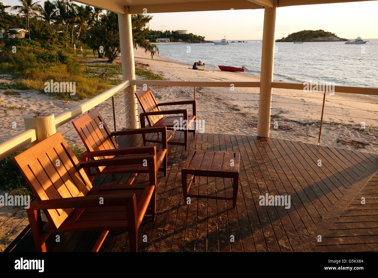 Deck von Marlin Bar und Strand bei Sonnenuntergang, Lizard Island Resort, Great Barrier Reef, Queensland, Australien. Weder Herr PR Stockfoto