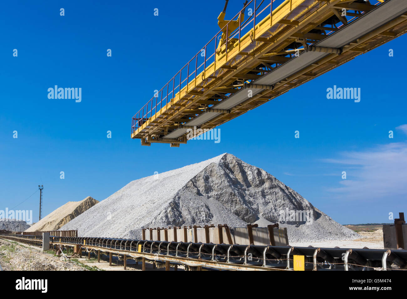 Teil Bau riesiger Steinbruch Mechanismus, Sommertag Stockfoto