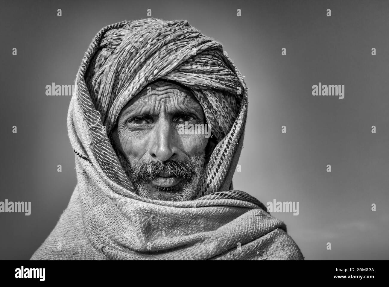 Porträt von einem senior Rajasthani mit einem Turban, Pushkar, Rajasthan, Indien Stockfoto