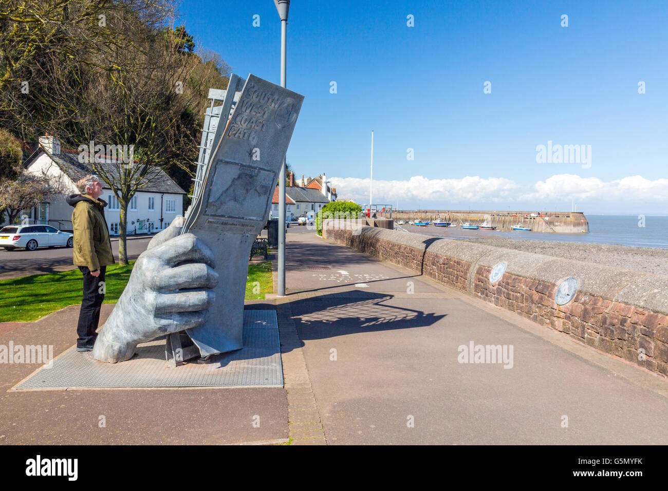 Die Metall-Skulptur, die den Beginn der 630 Meilen von der South West Coast Path in Minehead, Somerset, England, UK Stockfoto