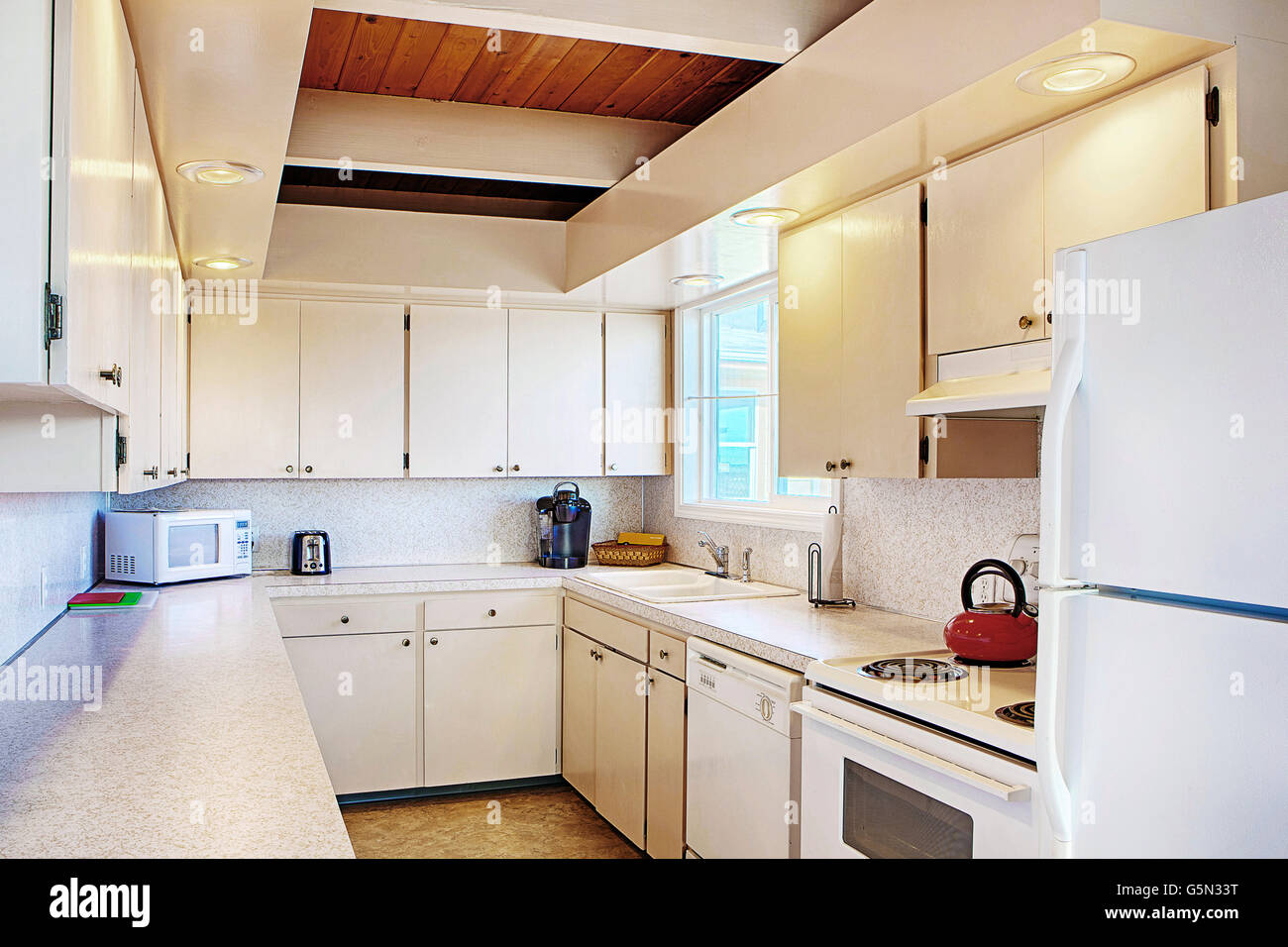 Arbeitsplatte und Schränken in modernen Küche Stockfoto