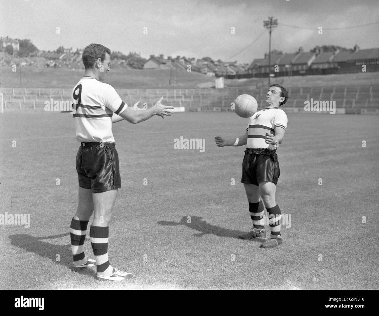 Fußball - Crystal Palace Training - Selhurst Park. Dave Sexton (l) und Carlo Nastri (r) von Crystal Palace trainieren im Selhurst Park. Stockfoto