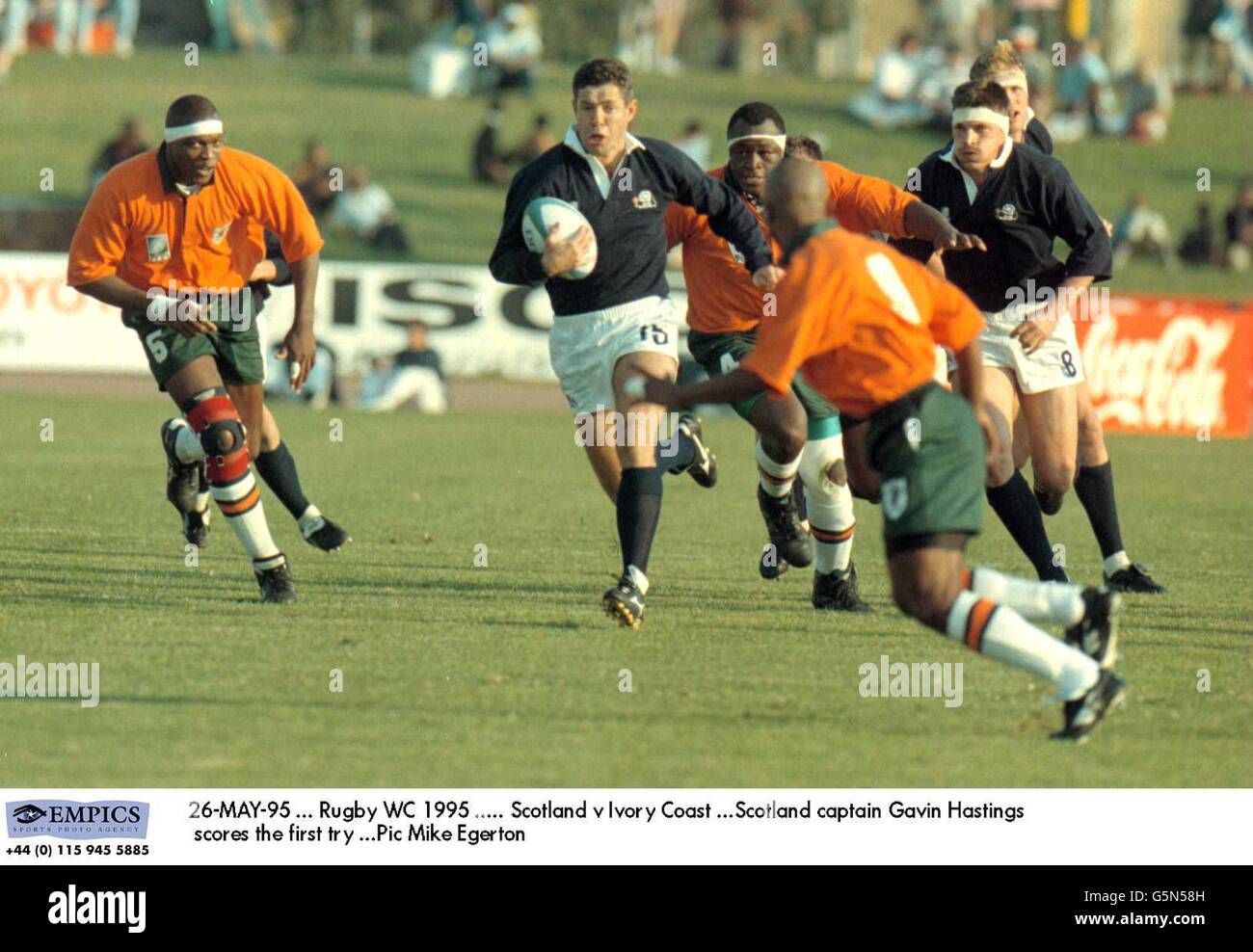 26-MAI-95 ... Rugby WC 1995 ..... Schottland gegen Elfenbeinküste ...Schottland Kapitän Gavin Hastings punktet beim ersten Versuch Stockfoto
