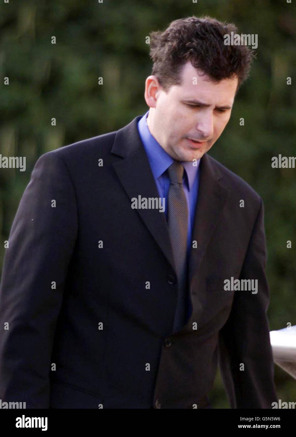 Der ehemalige Royal Navy Taucher Andrew Bowden kommt am Southampton Crown Court an, wo er vor Gericht angeklagt wird, die Aufgaben eines Schiffsmeisters nach einem tödlichen Unfall auf der Southampton Boat Show im September 2000 nicht erfüllt zu haben. * Es wird behauptet, dass Bowden von Topsham, Exeter erlaubt eine Freundin, die Kontrollen seiner starren aufblasbaren Handwerk, die anschließend unbestreitbar warf seine Insassen ins Wasser zu nehmen. Das Boot traf Tristan Douglas Johnson 20, als er im Meer kämpfte und er starb wenige Augenblicke später. PA Foto: Chris Ison. Stockfoto