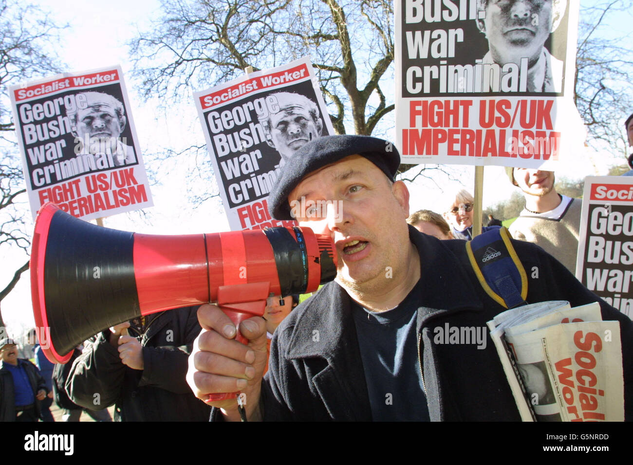 Fred Fitton nimmt an einem Antikriegsprotest Teil, um gegen den Konflikt mit Afghanistan zu demonstrieren, und zwar in der Speakers Corner im Hyde Park, London. Der marsch ist für den Trafalgar Square vorgesehen. Stockfoto