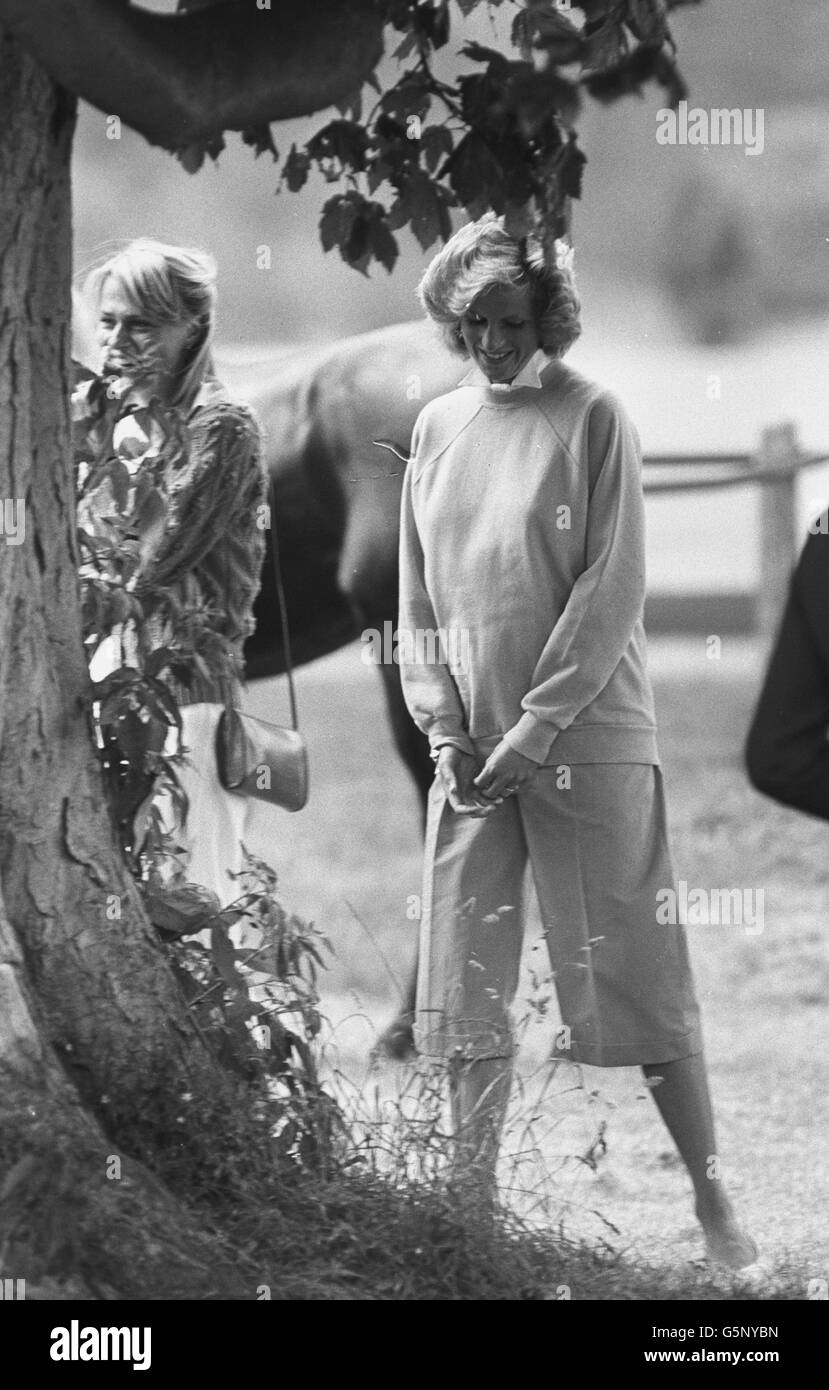 Die Prinzessin von Wales, die im September ihr zweites Kind erwartet, nimmt am Heidsieck Warwickshire Cup Teil, bei dem Prinz Charles für Le Diables Bleus Polo spielte. *Low-Res-Scan - High-Res-Version auf Anfrage erhältlich* Stockfoto