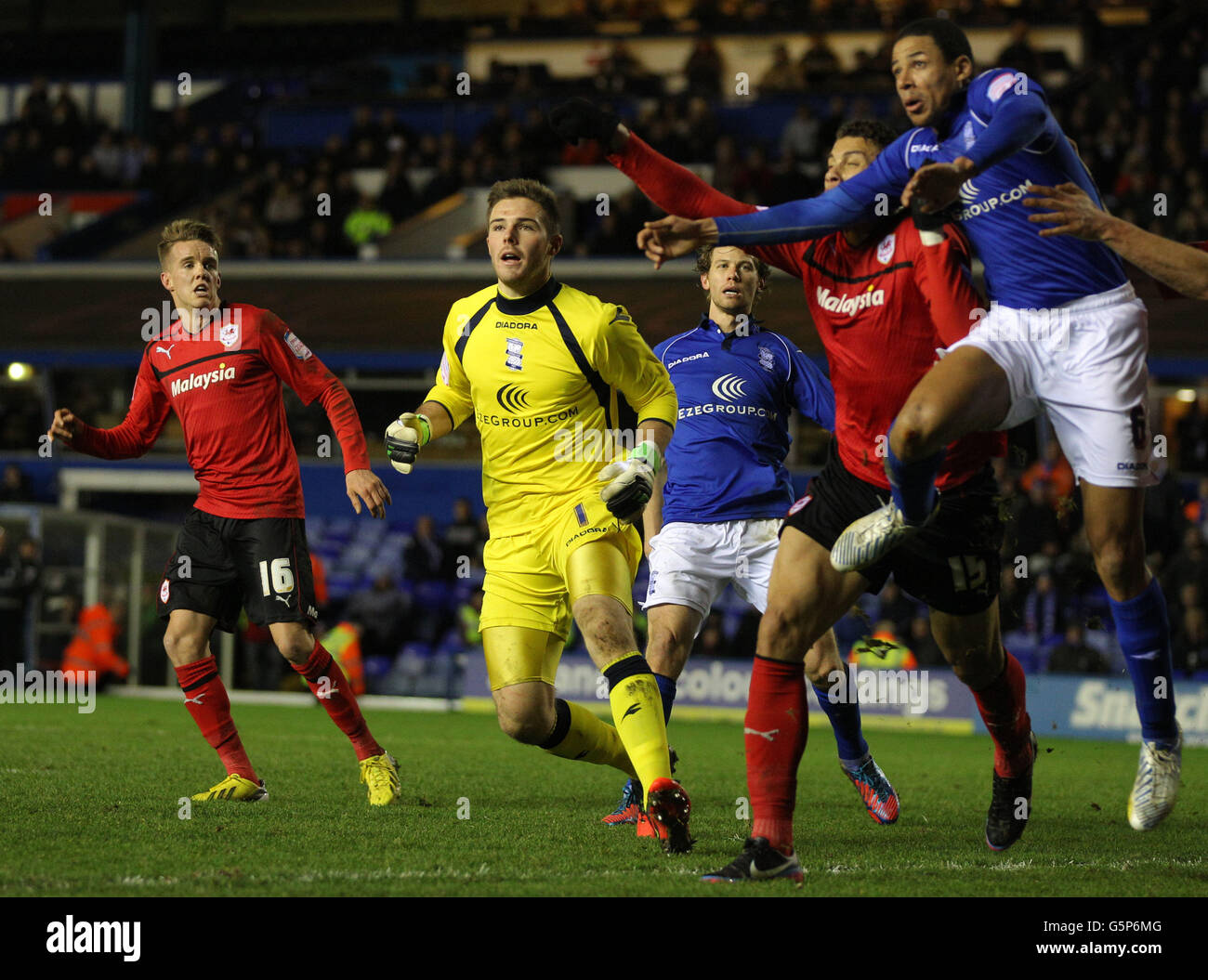 Birmingham Citys Torwart Jack Butland kommt in der letzten Minute beim npower Championship-Spiel in St. Andrews, Birmingham, für eine Ecke. Stockfoto