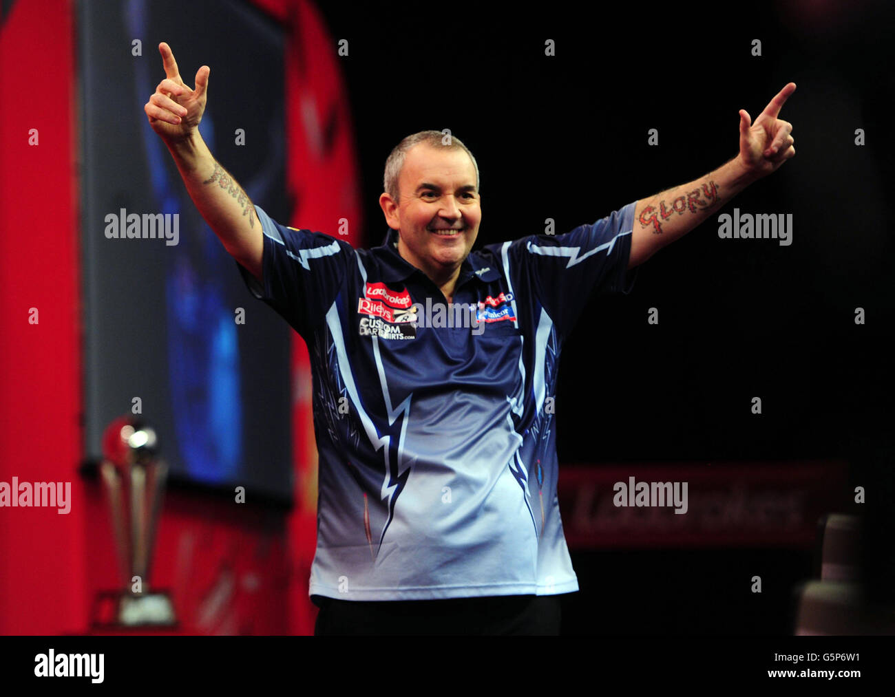 Phil Taylor feiert den Gewinn des World Darts Championship Finals Ladbrokes.com im Alexandra Palace, London. Stockfoto