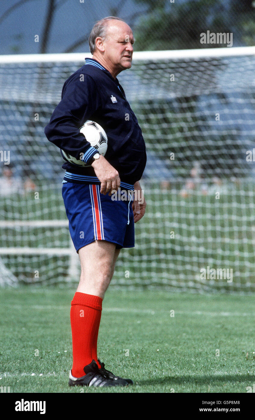 Ron Greenwood - Weltmeisterschaft 82. England-Manager Ron Greenwood während einer Trainingseinheit mit dem englischen Team während der WM-Finals 1982. Stockfoto