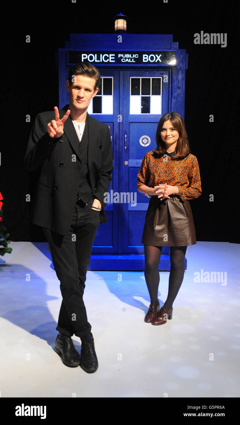 Matt Smith und Jenna-Louise Coleman, Stars von Doctor Who, sind im BBC TV Centre in London zu sehen. Stockfoto