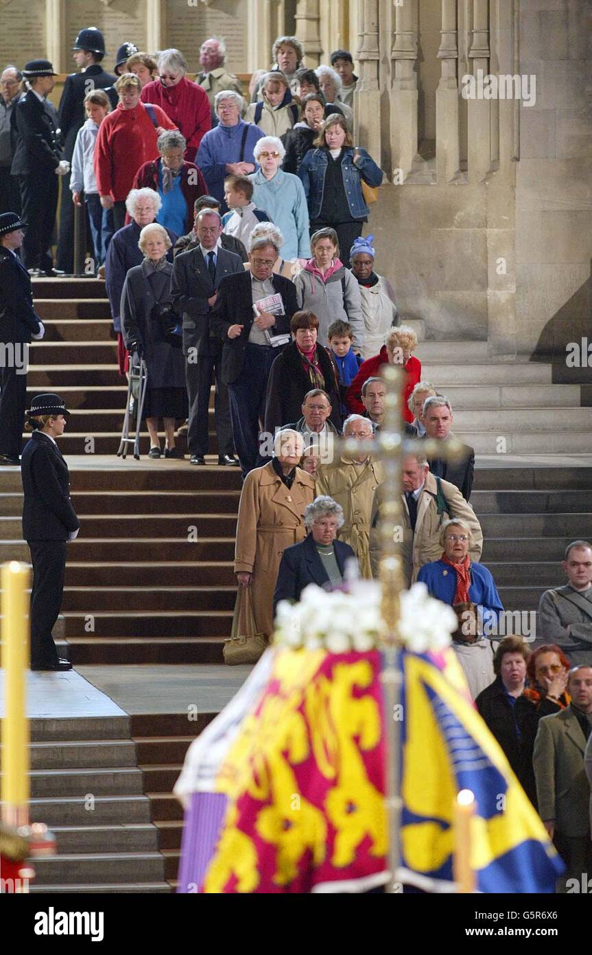 Königin-Mutter Lügen im Zustand Stockfoto