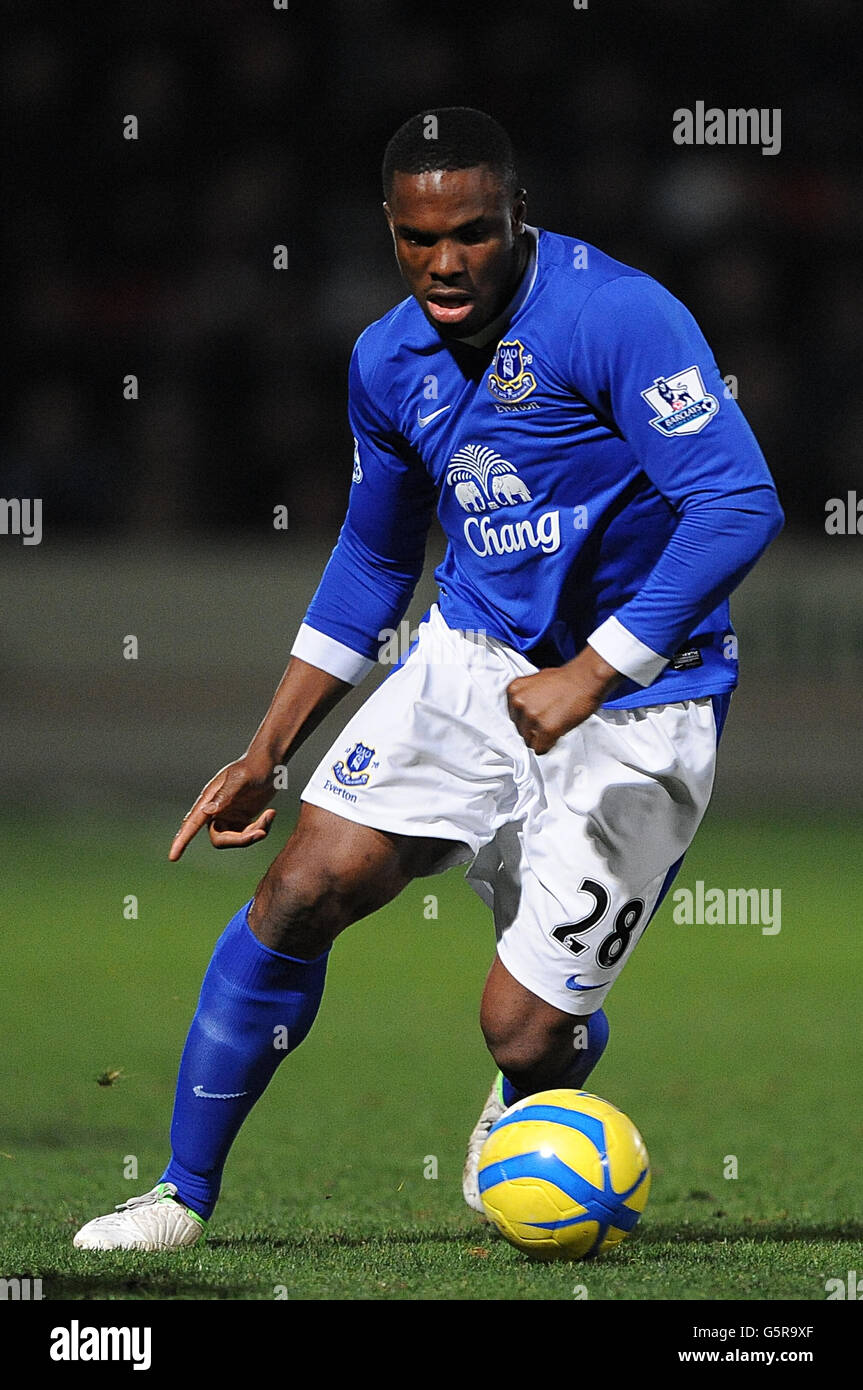 Fußball - FA Cup - Dritte Runde - Cheltenham Town / Everton - Whaddon Road. Victor Anichebe, Everton Stockfoto