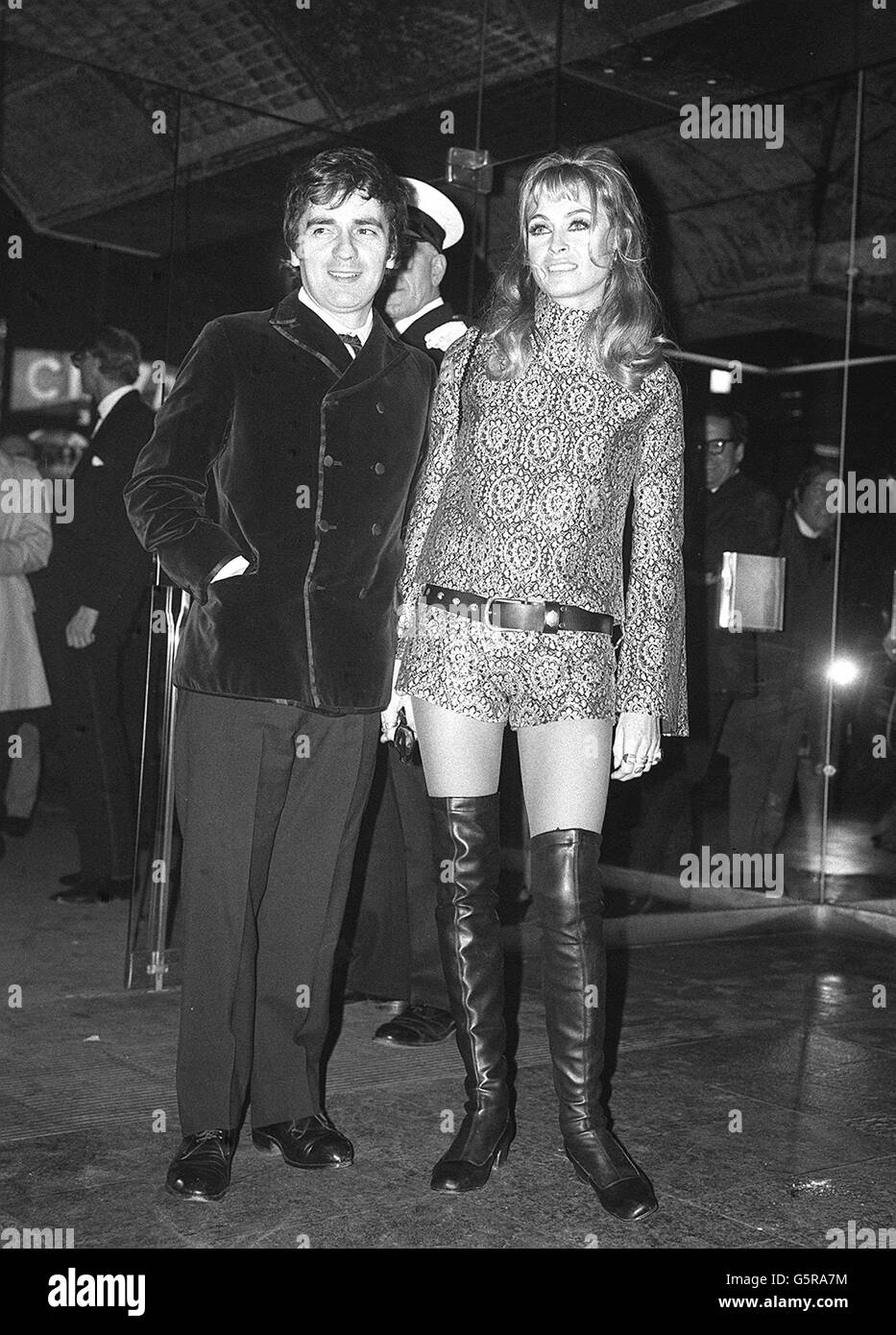 Dudley Moore und Suzy Kendall separate Stockfoto