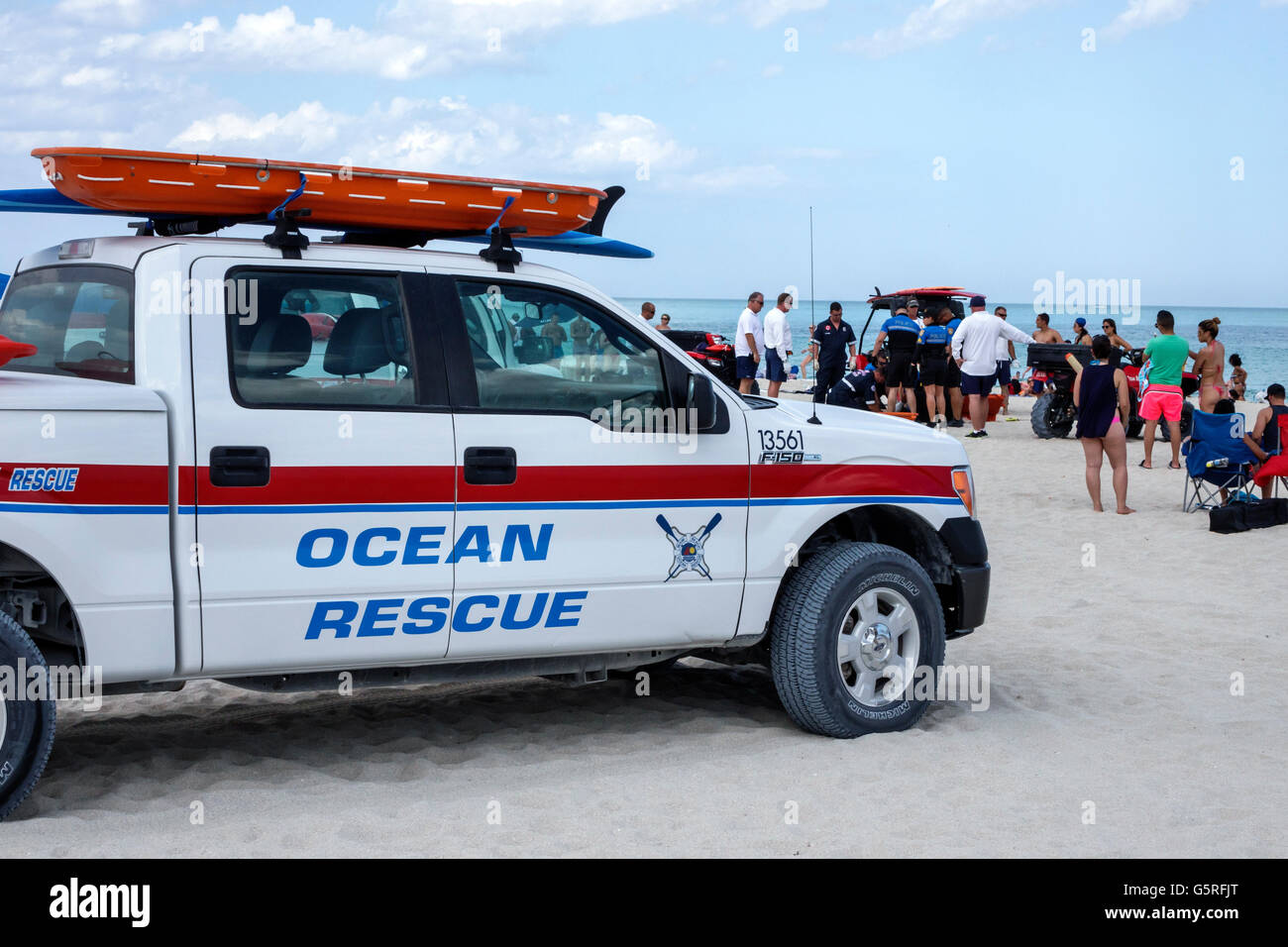 Miami Beach Florida, Atlantischer Ozean, öffentlich, Sand, Meeresrettung, Fahrzeug, Polizeiabteilung, Sanitäter, Notarzt, Festnahme, Erwachsener, Erwachsene, m Stockfoto