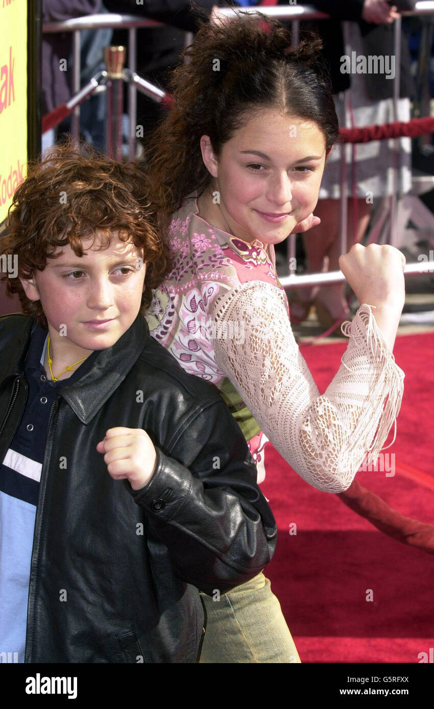 Spy Kids - Daryl Sabara und Alexa Vega posieren, als sie bei der Wiederveröffentlichung von E.T. im Shrine Auditorium in Los Angeles ankommen. Stockfoto