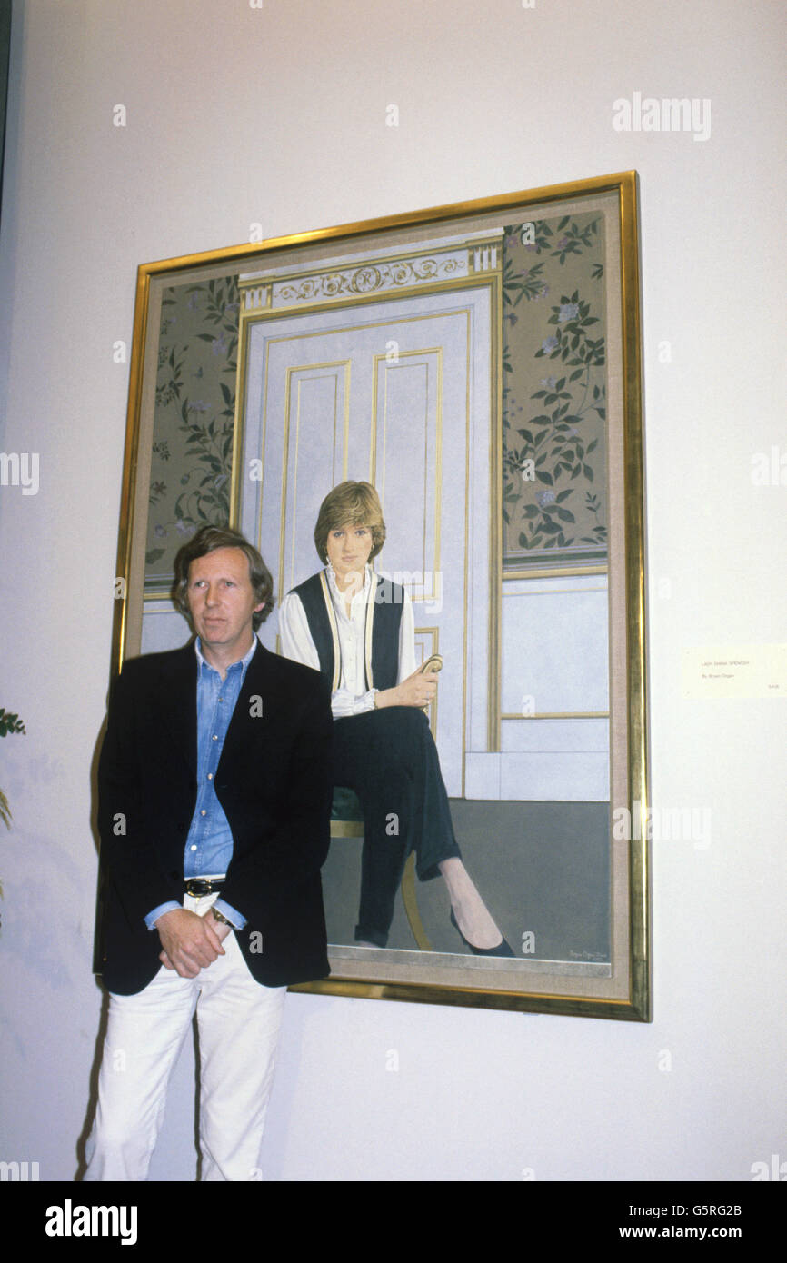 Künstler Bryan Organ mit seinem Gemälde von Lady Diana Spencer in der National Portrait Gallery in London. Es ist das erste offizielle Porträt des Verlobten von Prinz Charles, das in Auftrag gegeben wurde. Stockfoto