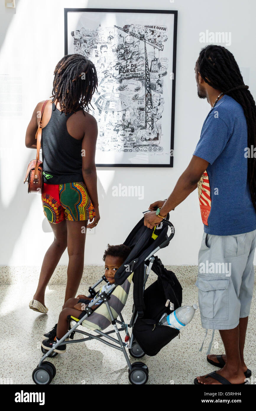 Miami Florida, Little Haiti, Kulturzentrum, Zentrum, haitianisch-karibische  Buchmesse, jährliche Veranstaltung, Kunstgalerien, Philippe Dodard,  politisches Auto Stockfotografie - Alamy