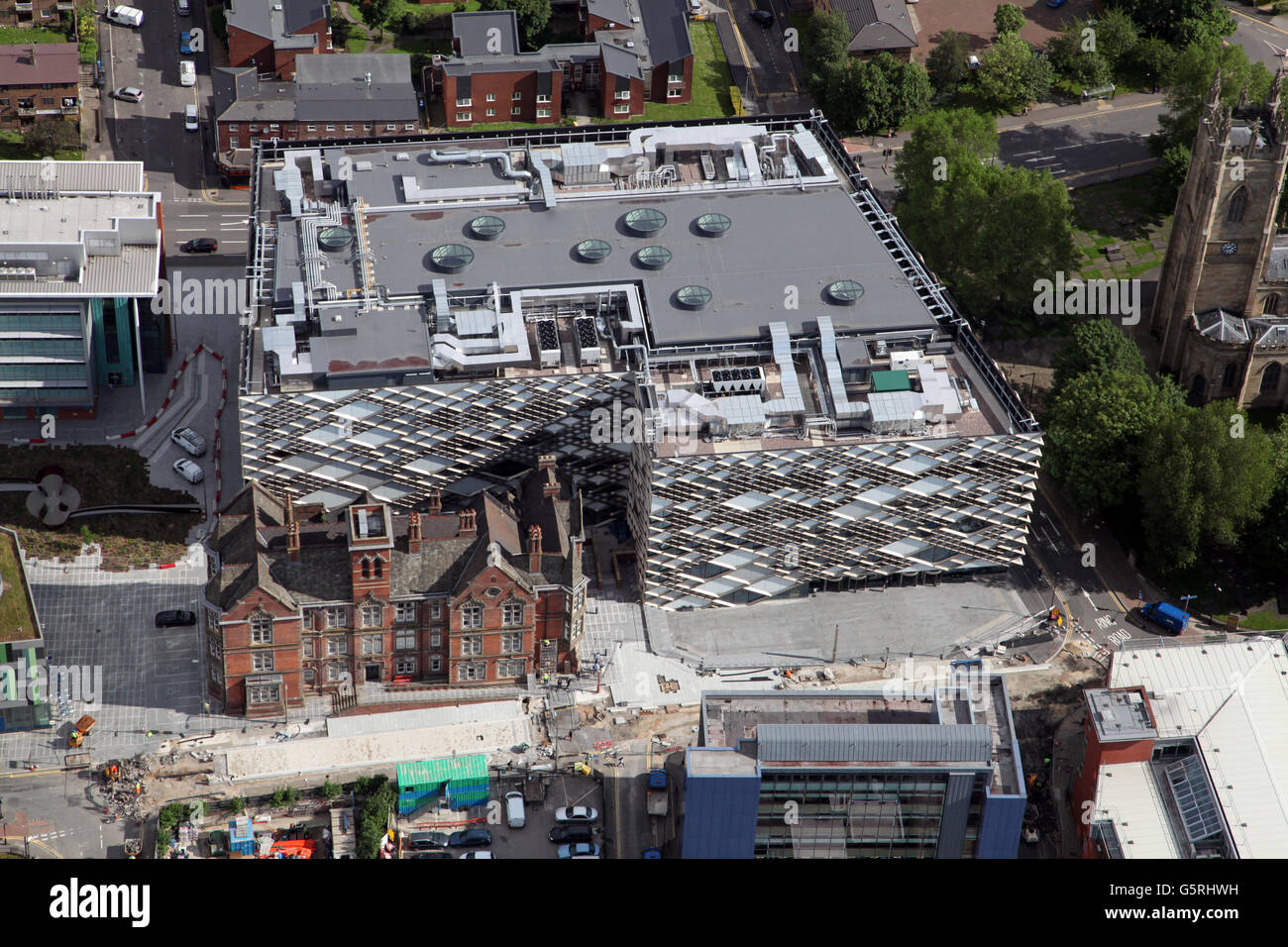 Luftaufnahme der Sheffield University Diamond Neuentwicklung auf Leavygreave Straße und der rote Backstein-Musikschule, UK Stockfoto