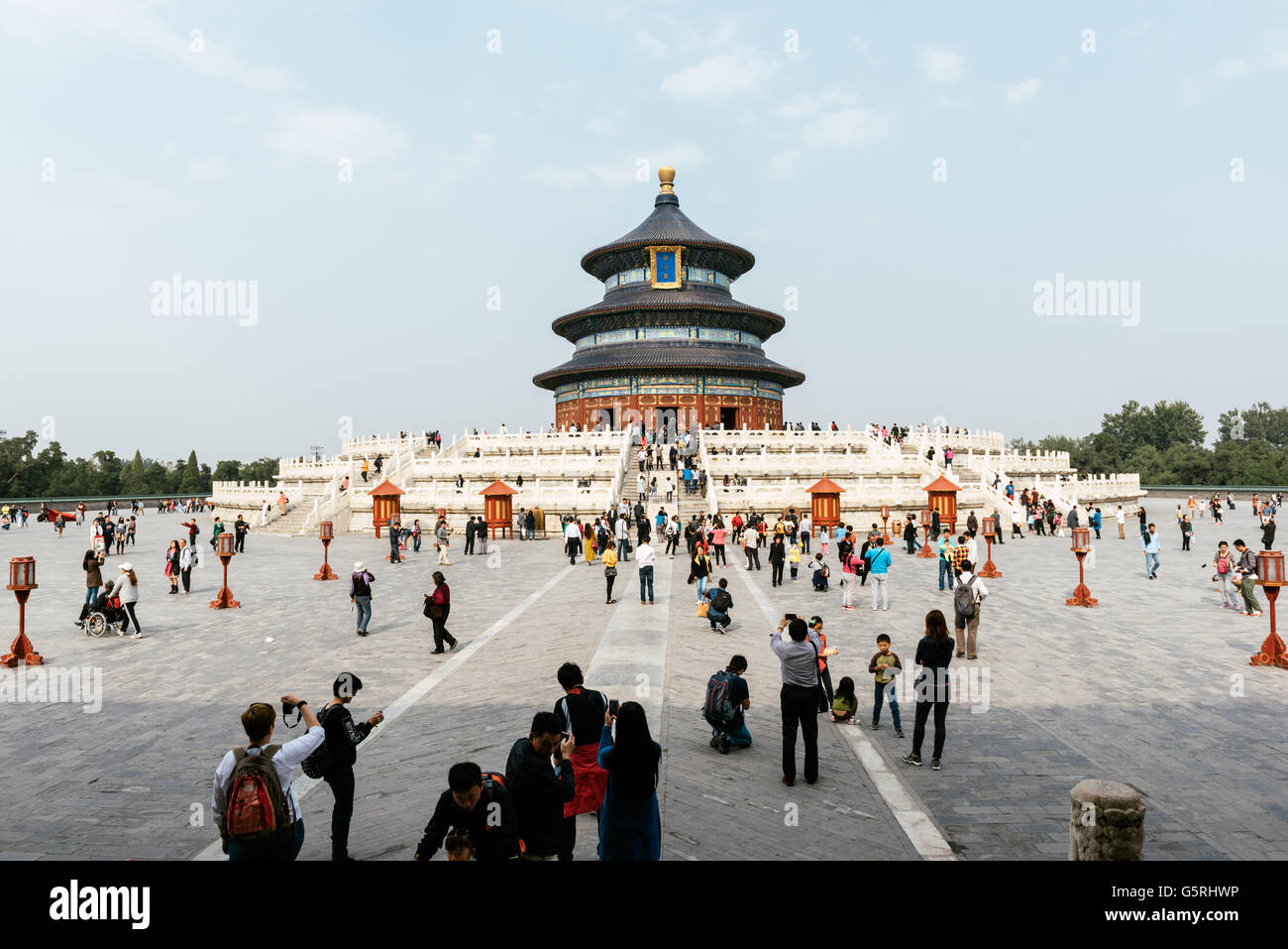 Peking, China - 18. Oktober 2015: Besucher der Himmelstempel in Peking - China. Der Tempel des Himmels Stockfoto