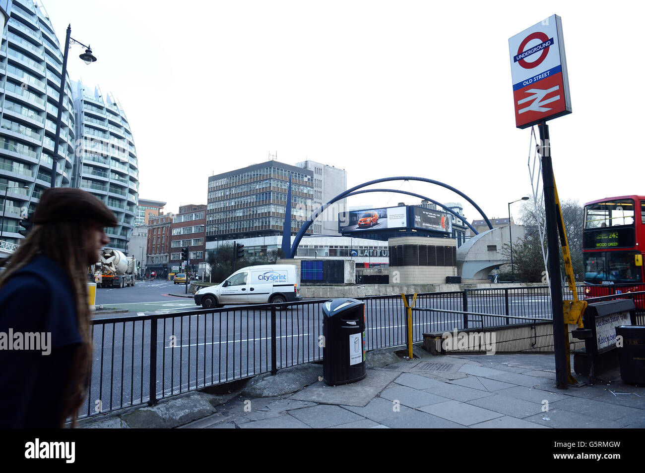 Old Street Roundabout und die Umgebung, die manchmal als Silicon Roundabout aufgrund der hohen Anzahl von Web-Unternehmen dort bekannt ist, und als Verweis auf Silicon Valley in Kalifornien. Stockfoto