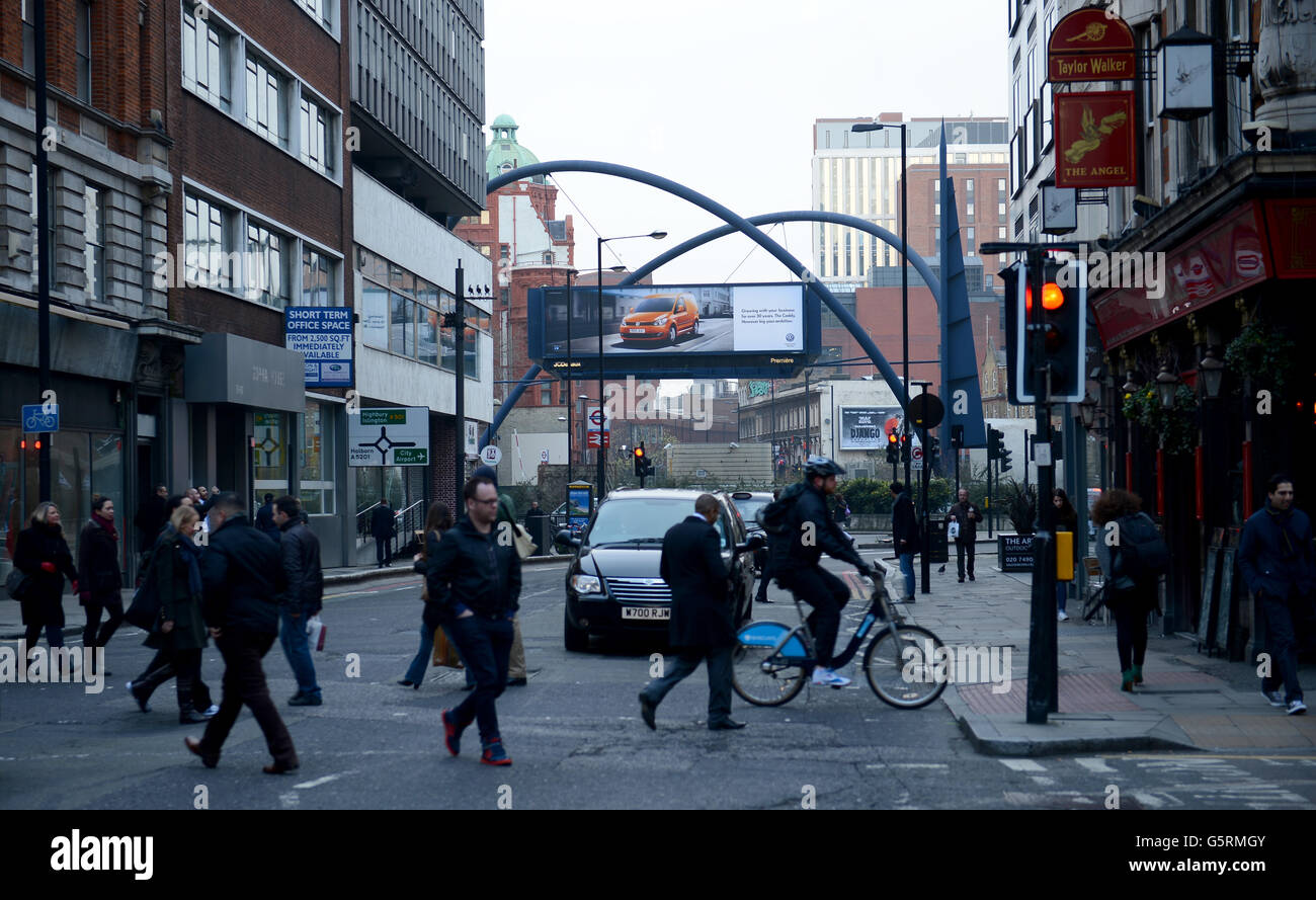 Old Street Roundabout und die Umgebung, die manchmal als Silicon Roundabout aufgrund der hohen Anzahl von Web-Unternehmen dort bekannt ist, und als Verweis auf Silicon Valley in Kalifornien. Stockfoto