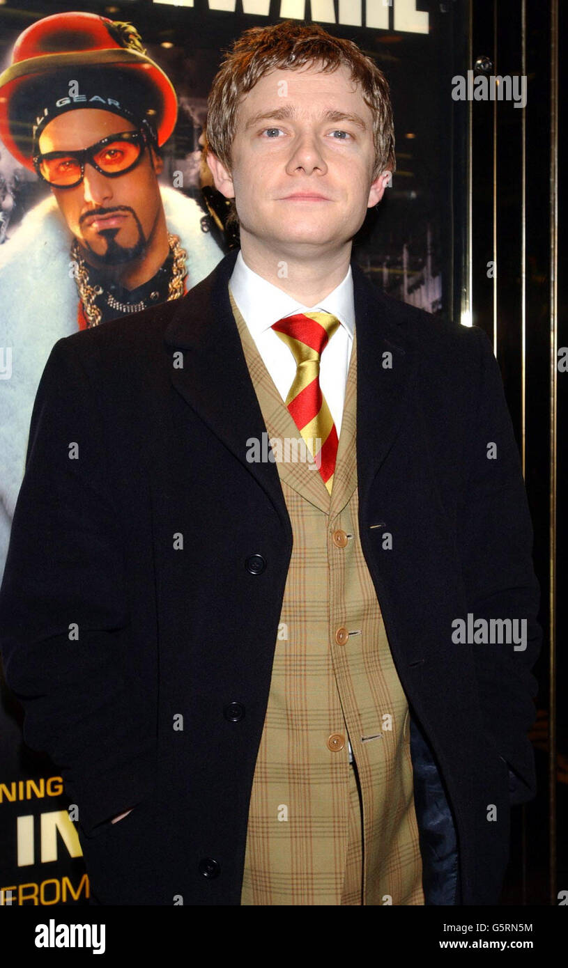 Martin Freeman bei der Ankunft im Empire Cinema am Londoner Leicester Square zur Premiere von Ali G InDaHouse. 23/03/04: Comics Ricky Gervais (links) und Martin Freeman von der BBC-Komödie The Office', die beide von der BAFTA für die Creme der britischen Fernsehpreise nominiert wurden. Das Amt hat die dritte Nominierung in Folge für die beste Situation Comedy erhalten, die es seit zwei Jahren gewonnen hat. Dieses Jahr wurde sie für das Office Christmas Special nominiert Stockfoto
