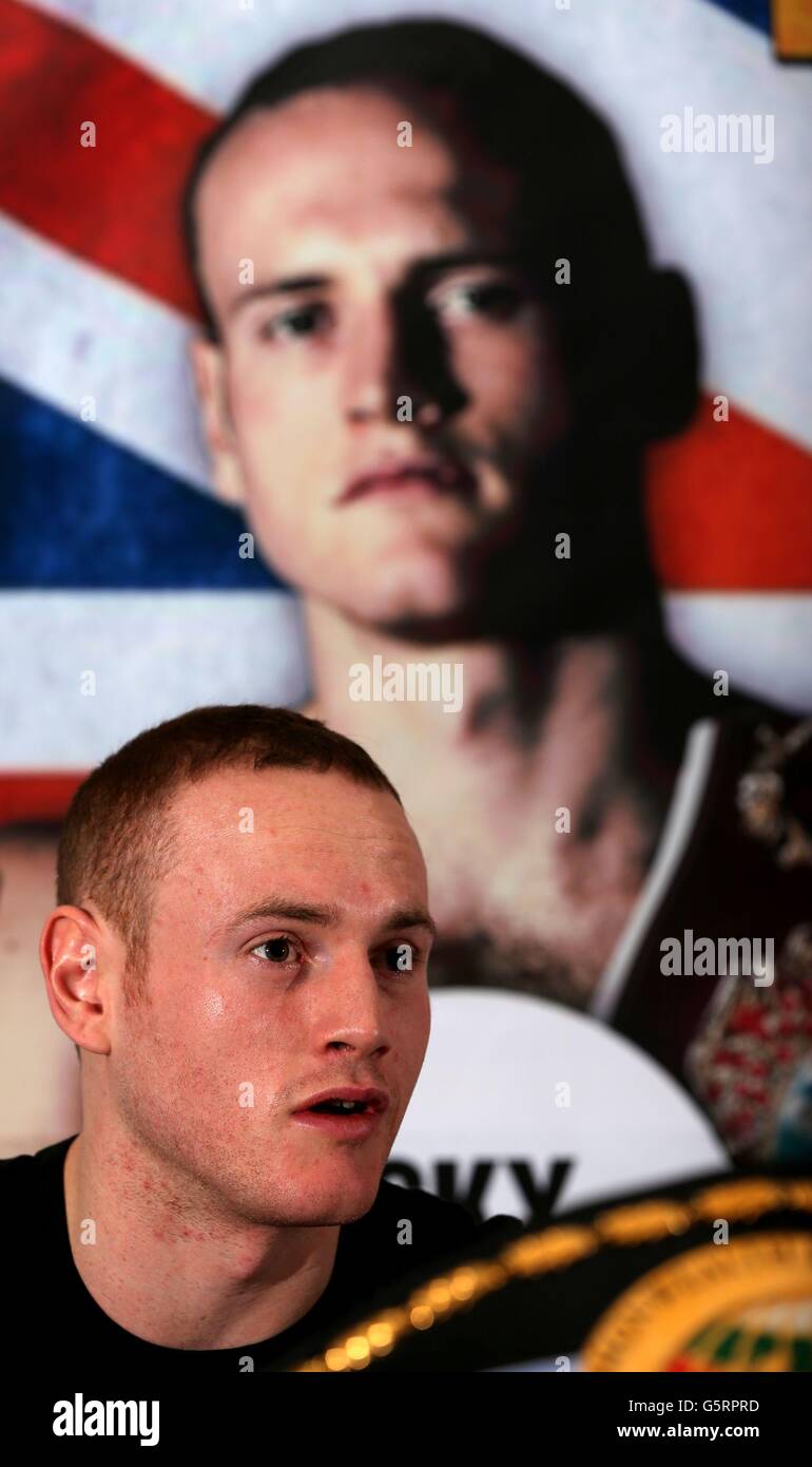 Der britische Boxer George Groves spricht bei einer Pressekonferenz im Landmark Hotel, London, mit den Medien. Stockfoto