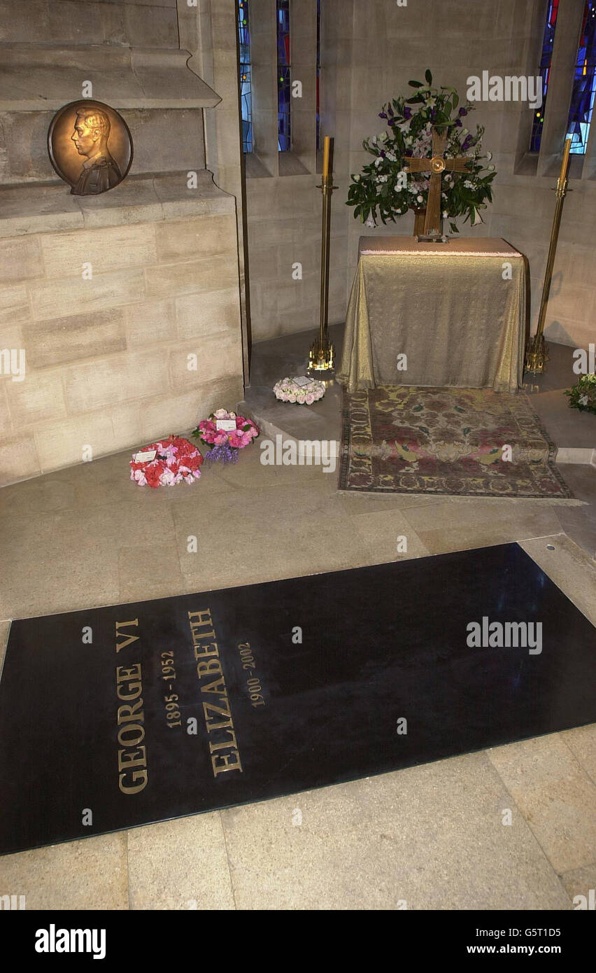 Die George VI Memorial Chapel in St. George's Chapel, Windsor, wo Königin Elizabeth, die Königin Mutter, nach ihrer Beerdigung in Westminster Abbey intered wurde. Sie wurde zusammen mit ihrem Mann, König Georg VI., der 1952 starb, zur Ruhe gebracht. * im Gewölbe befindet sich auch die Schatulle mit der Asche der im Februar 2002 verstorbenen Prinzessin Margaret. Stockfoto Die George VI Memorial Chapel in St. George's Chapel, Windsor, wo Königin Elizabeth, die Königin Mutter, nach ihrer Beerdigung in Westminster Abbey intered wurde. Sie wurde zusammen mit ihrem Mann, König Georg VI., der 1952 starb, zur Ruhe gebracht. * im Gewölbe befindet sich auch die Schatulle mit der Asche der im Februar 2002 verstorbenen Prinzessin Margaret. Stockfoto