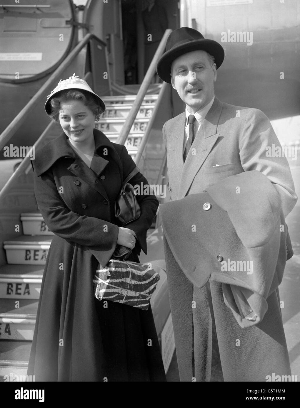 Royalty - Prinzessin Margarita von Baden und ihr Vater Prinz Bertfold, Markgraf von Baden - London Flughafen Stockfoto