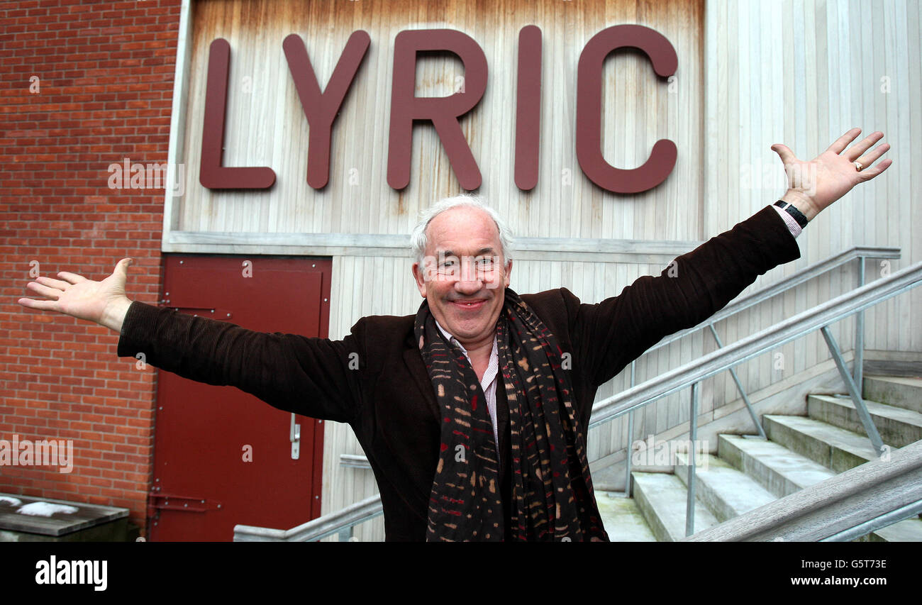 Schauspieler Simon Callow während der Vorstellung des Frühlings-/Sommerprogramms der Lyric Theaters in Belfast. Stockfoto