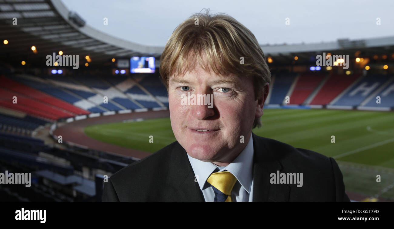 Stuart McCall wird während einer Fotokonferenz im Hampden Park in Glasgow als Scotland's Assistant National Coach angekündigt. Stockfoto